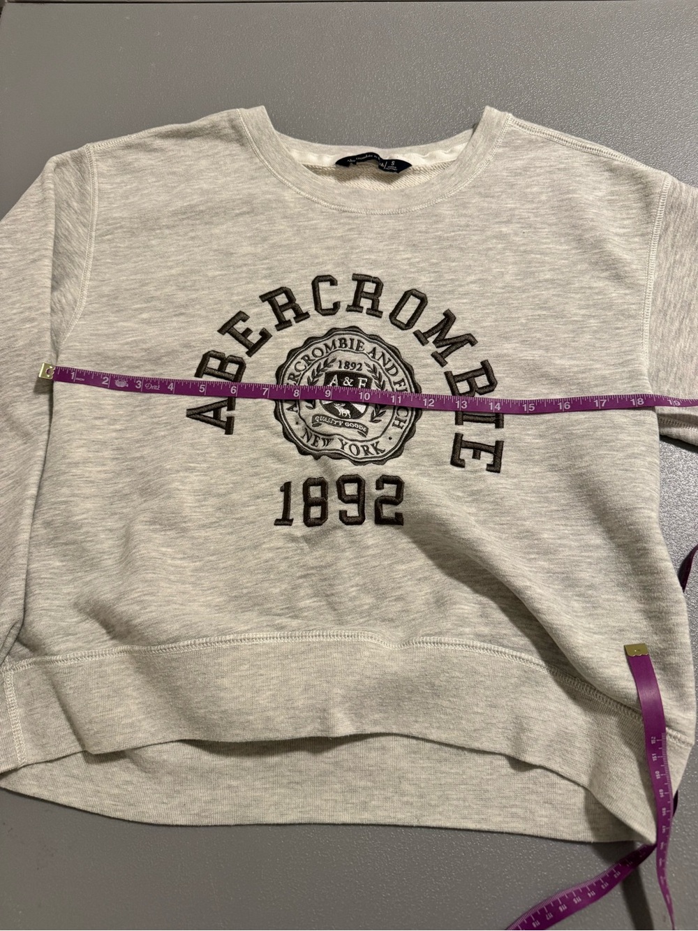 Abercrombie & Fitch Soft Heather Gray Embroidered Logo Pullover Sweatshirt S - Picture 8 of 12
